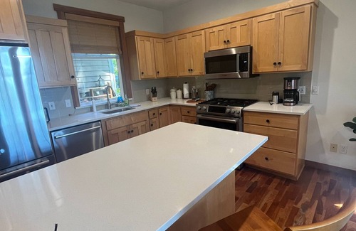 Eastsound House | New design, luxury home, views from the hottub, Close to town, come relax!
