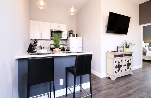Hillcrest Condo | New Dream Villa Hillcrest Little Italy Oasis Hot Tub King Bed Fenced AC Parking