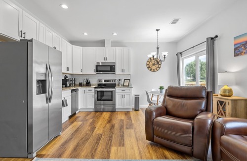 Boiling Springs House | New duplex; sleeps 6! Pet friendly! Perfect for traveling medical and families!