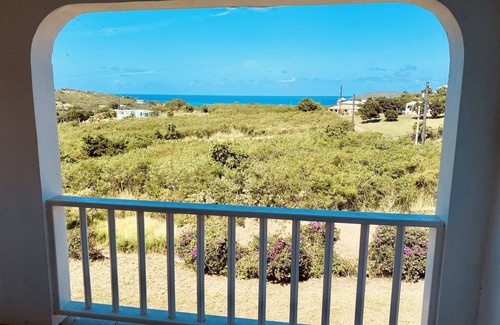 Cotton Valley House | New East End Villa with Stunning views- spacious, modern & Beautiful.