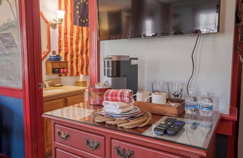 Stonington Apartment | New England Hospitality at the Carriage HousenMystic Vacation Rentals LLC