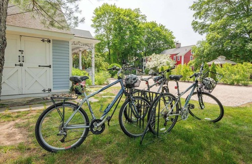 Stonington Apartment | New England Hospitality at the Carriage HousenMystic Vacation Rentals LLC