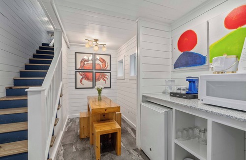 Fairhope Hotel | NEW! Fairhope’s most unique and spacious . Families, couples and pet friendl
