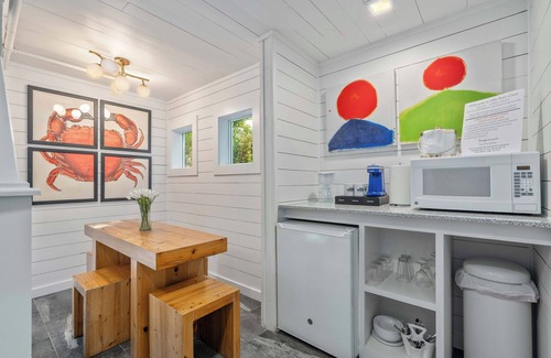 Fairhope Hotel | NEW! Fairhope’s most unique and spacious . Families, couples and pet friendl