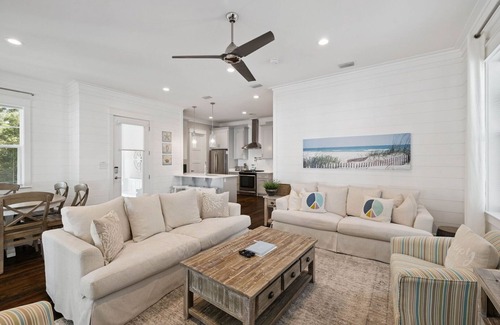 Greenway Park House | NEW! Fall Break OPEN 4 BR, Pool, Bikes & close to shopping & beach