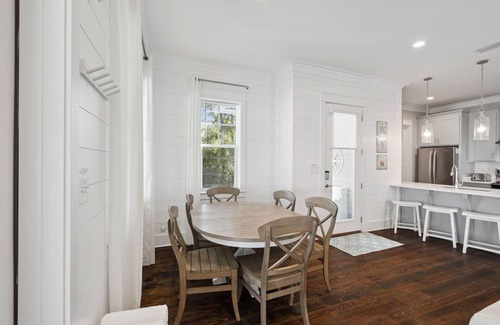 Greenway Park House | NEW! Fall Break OPEN 4 BR, Pool, Bikes & close to shopping & beach