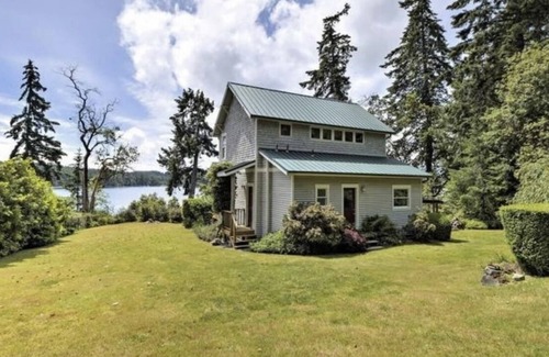 Grapeview House | New! Family Beach House! TV & Fireplace!