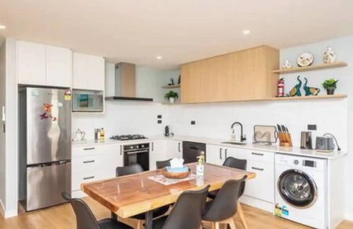 Lake Tekapo Apartment | New, family friendly warm/3bedroom3bathroom/kingbed, mountain view/unitB