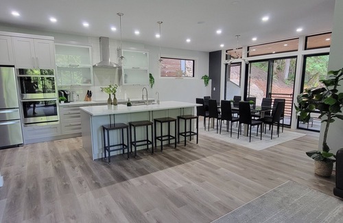 Sudden Valley House | New family sized home in a quite neighborhood w/hot tub 5 minutes from the beach