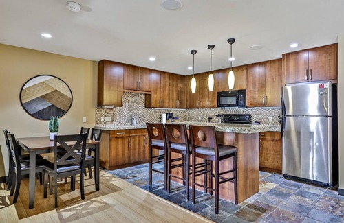 Canmore Condo | New! Fantastic Mountainview Condo! Hot Tubs & Steam Room