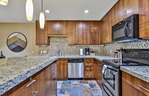 Canmore Condo | New! Fantastic Mountainview Condo! Hot Tubs & Steam Room
