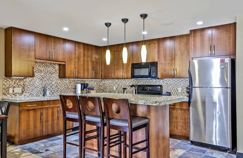 Canmore Condo | New! Fantastic Mountainview Condo! Hot Tubs & Steam Room