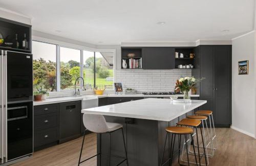 Gisborne House | NEW - Farm House Near Town!