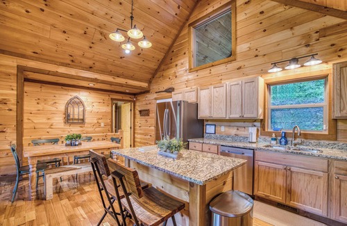 Epworth Cabin | NEW! - Fish the CREEK/Mountain VIEWS/mini-GOLF/hot tub/3 acres/Dog friendly