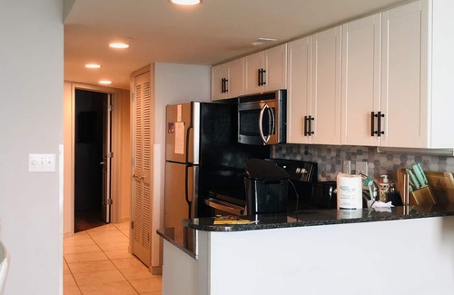 Downtown Myrtle Beach Condo | ❤️New Floor/Stove, Fresh Paint/Modern Decor. Stunning Direct Ocean View Condo