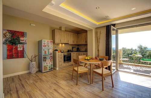 Kefalonia Apartment | *NEW FOR 2016 * Superb 1 bedroom King Suite walking distance to town and beach.