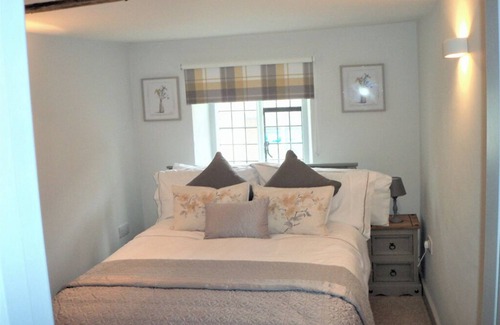 New Forest District Cabin | New Forest Escapes. Sleeps 2-6 Quirky, historical and a great base to explore.
