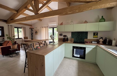 Saint-Hippolyte-de-Montaigu House | New single-storey house in the heart of a wooded garden