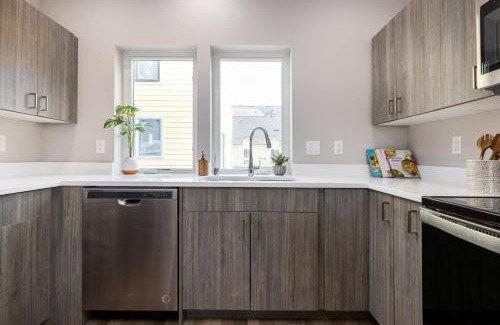 Anacortes House | New Fully Updated Condo 914 in Anacortes