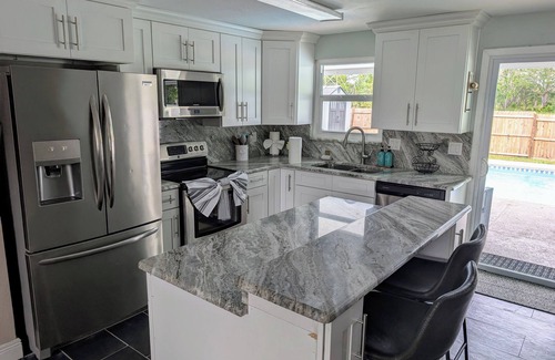 Oldsmar House | New furniture, pet free 3br/2b with grill, board games, and fenced in backyard