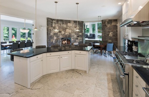 Rhinebeck House | NEW! Gated 21 Acre Modern Luxury Estate Heated Pool Hot Tub Gym Movie Theater.
