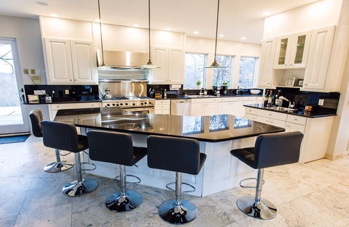 Rhinebeck House | NEW! Gated 21 Acre Modern Luxury Estate Heated Pool Hot Tub Gym Movie Theater.