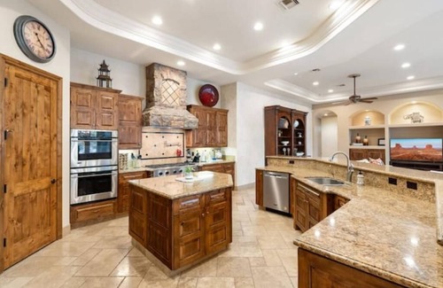 Mesa House | NEW! Gated Luxury Mansion & Family Oasis, Htd Pool, Spa, Pickleball, Firepit!