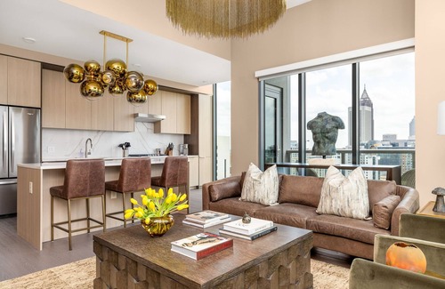 Midtown Apartment | *New* Goldfinger by Atlanta Luxury Rentals