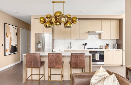 Midtown Apartment | *New* Goldfinger by Atlanta Luxury Rentals