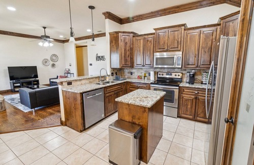 Abilene House | NEW! Gorgeous 4BR Dakota Springs Home