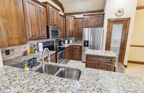 Abilene House | NEW! Gorgeous 4BR Dakota Springs Home