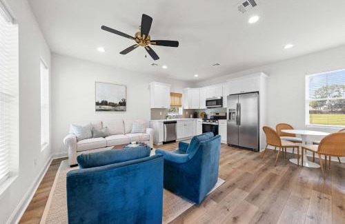 Youngsville House | New Grand Slam Cottage - King Bed - Sports Complex