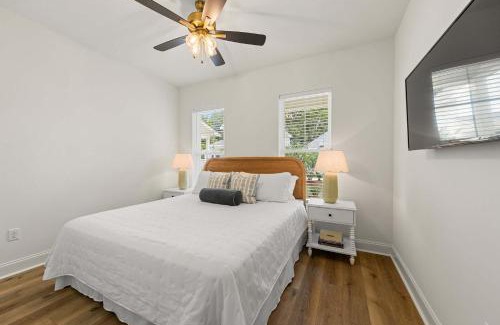 Youngsville House | New Grand Slam Cottage - King Bed - Sports Complex