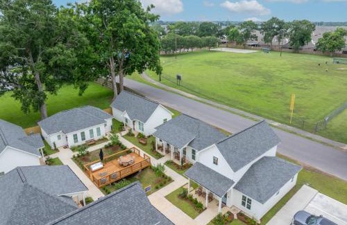 Youngsville House | New Grand Slam Cottage - King Bed - Sports Complex