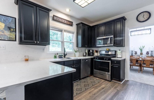 Suwanee House | New! - Great Family Home in Suwanee | Dog Friendly | Gas South Arena | Community Pool