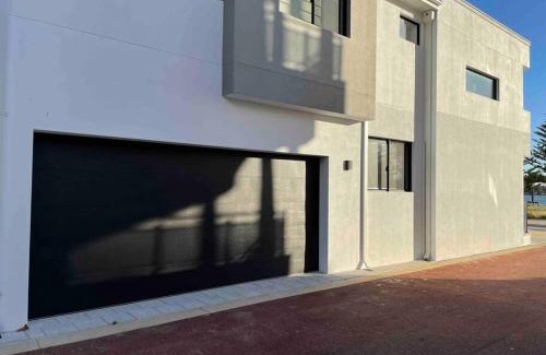 Mandurah Apartment | New ground floor 2 bed/2 bath Apartment Marina
