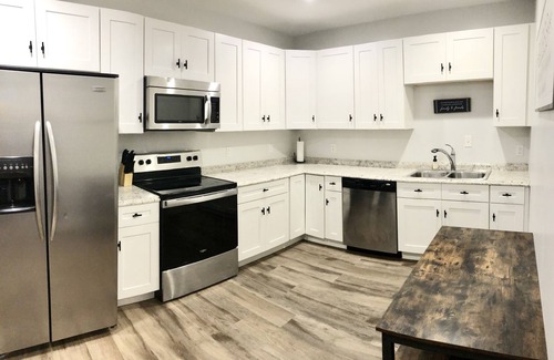 Easley House | New Guest Apartment- Pool, Hot Tub, Fire Pit, Air Hockey, Pool Table & Kids Area