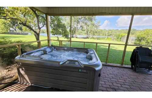 Patterson House | New Guest House on Bayou w/Hot tub & Spectacular view