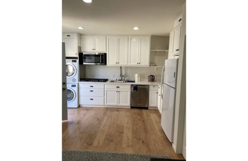 Woodland Hills House | New Guesthouse! w/Full Kitchen!