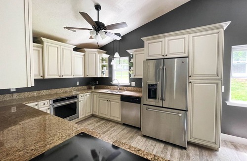 Greer House | NEW - Heated Pool - Hot Tub - Game Room - Sauna - 20 Mins to GVL