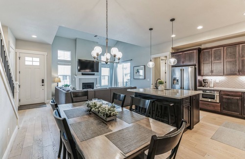 Loveland House | New, High-end Townhouse w/Garage. Quick walk to TPC Colorado Golf Course