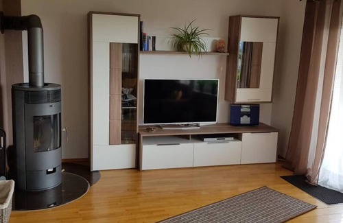 Elfershausen Apartment | NEW Holiday apartment on Schwedenberg