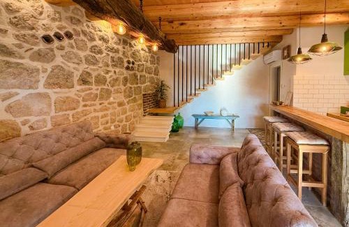 Blato House | NEW! Holiday Home Retro Stone House