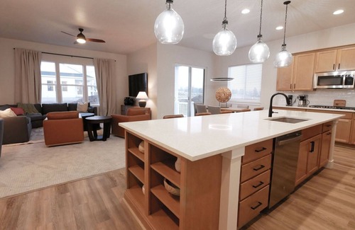 Mountain Green House | New Home- Vista Peak Villa | 3 Bed, 2 Bath