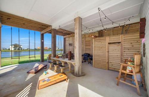 Indian Beach House | New Home w/Amazing Views-Close to Beach, Bay, & Galveston Island State Park