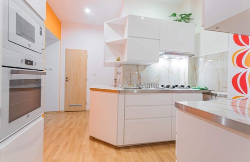 Nusle Apartment | New HotTub 🛁 Lovely Luxury Modern ➕ Drier | 12min ⇢ Center