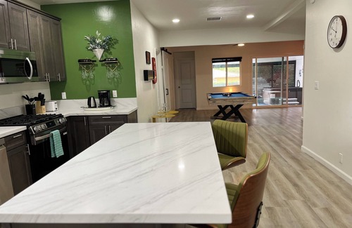 Logan Heights House | New House! Family/HotSpa/BBQ/Game/Gated Parkings, Closed to Top SD Hot-spots!