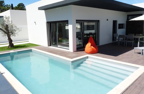 Carrasqueira House | New house in Sesimbra with private pool and garden for 9 people, close to Lisbon