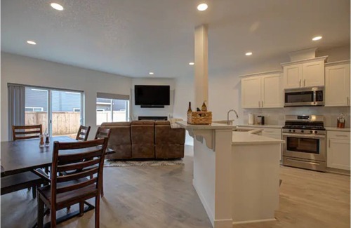 Portland House | NEW House In Wine County by Pacific University