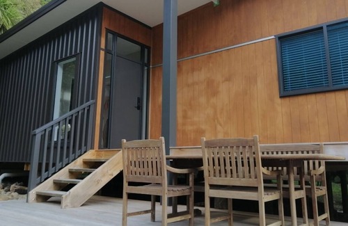Mahau Sound House | New house, lovely sounds view, good access/parking, mooring. Easy beach access
